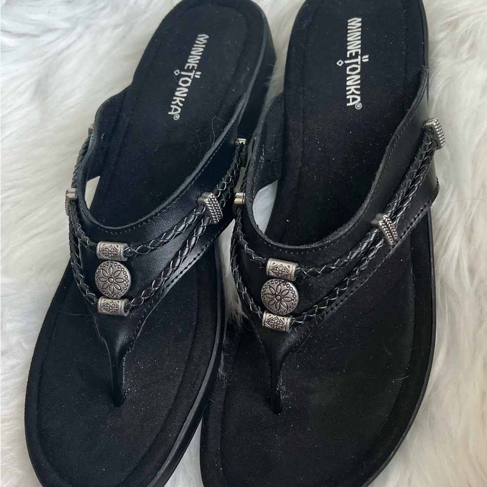 Minnetonka Black Women's Sandals